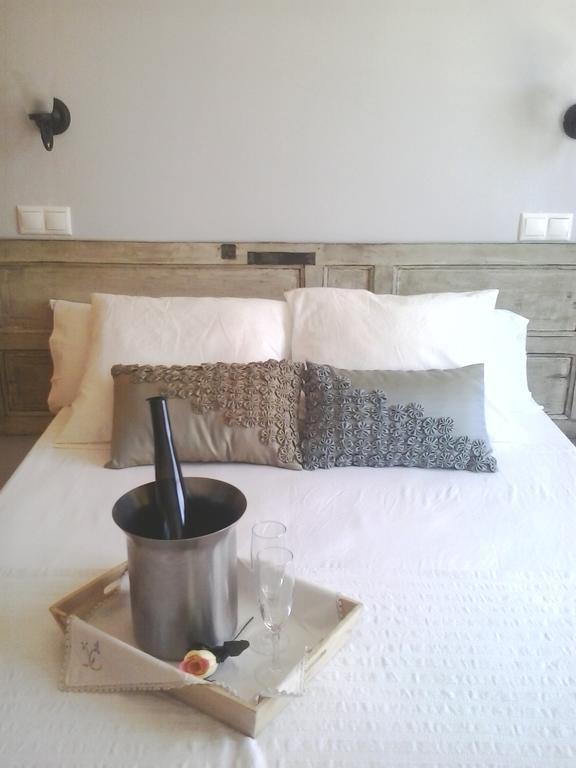Hostal Royuela Ngoại thất bức ảnh